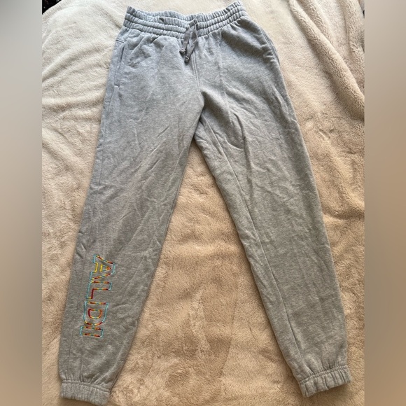 ALDI Gear 2024 Jogger Sweatpants Grey Embroidered Size M - Picture 9 of 10